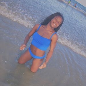 Meet your Posher, Malia